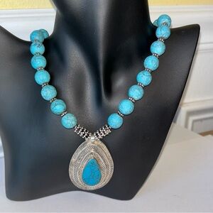 Unsigned sterling southwestern style turquoise dyed howlite necklace